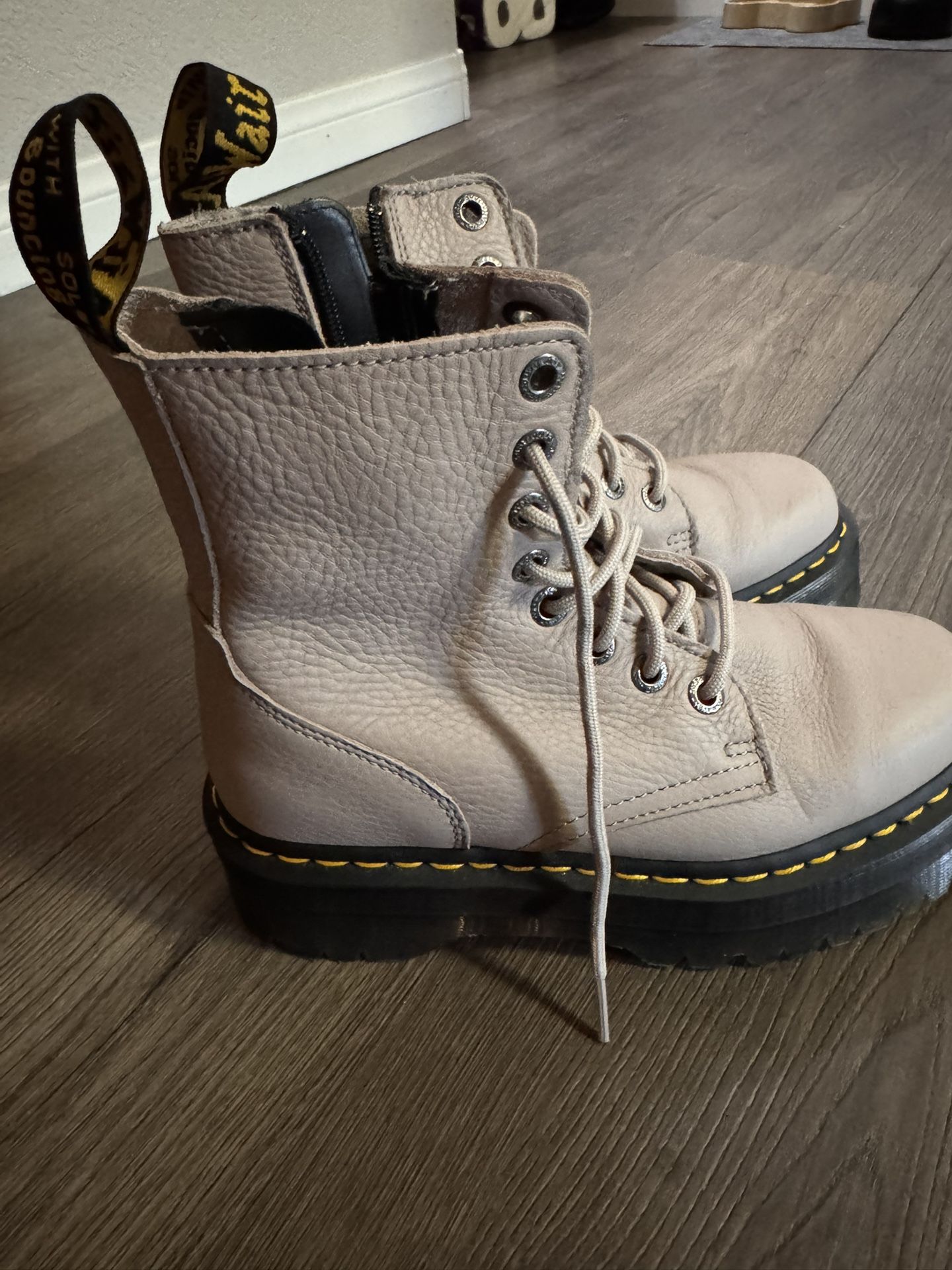 Doc Marten Platform Boots Womens Size 8