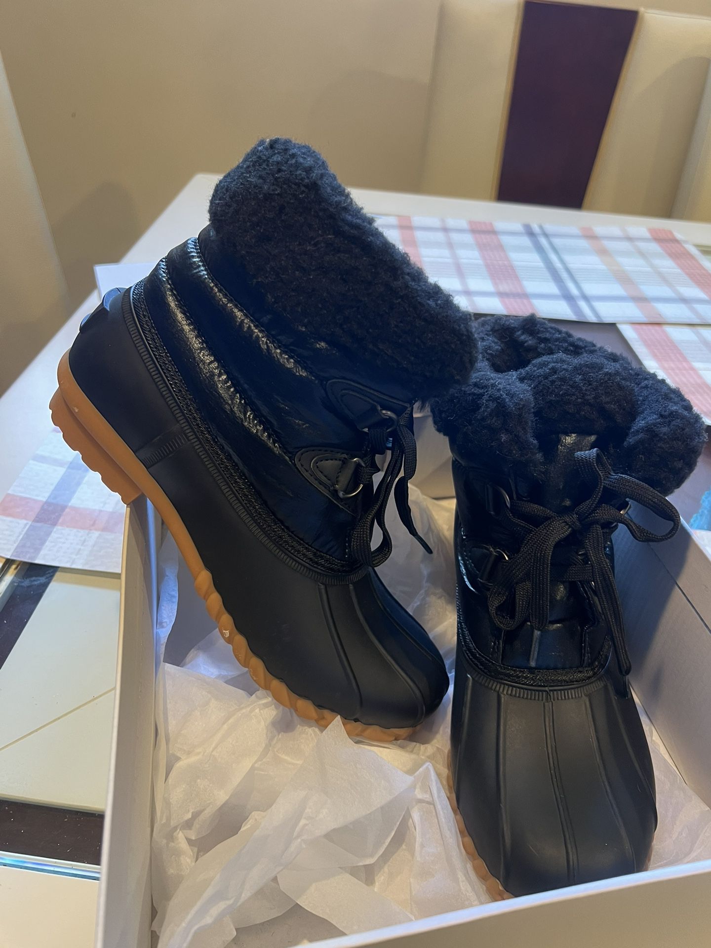 Snow  Boots  Woman New  size 7 Black 