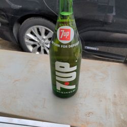 Vintage Unopened Glass 7-up Bottle 32 oz