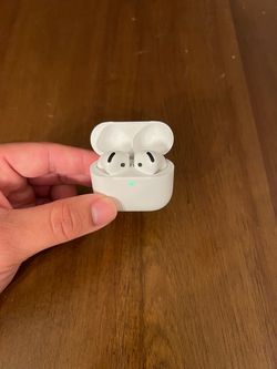 AirPods 4