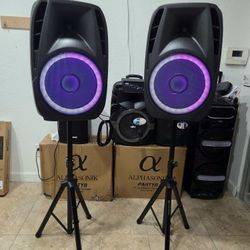 2700 watts Set of 15" bluetooth speakers!! NEW!!