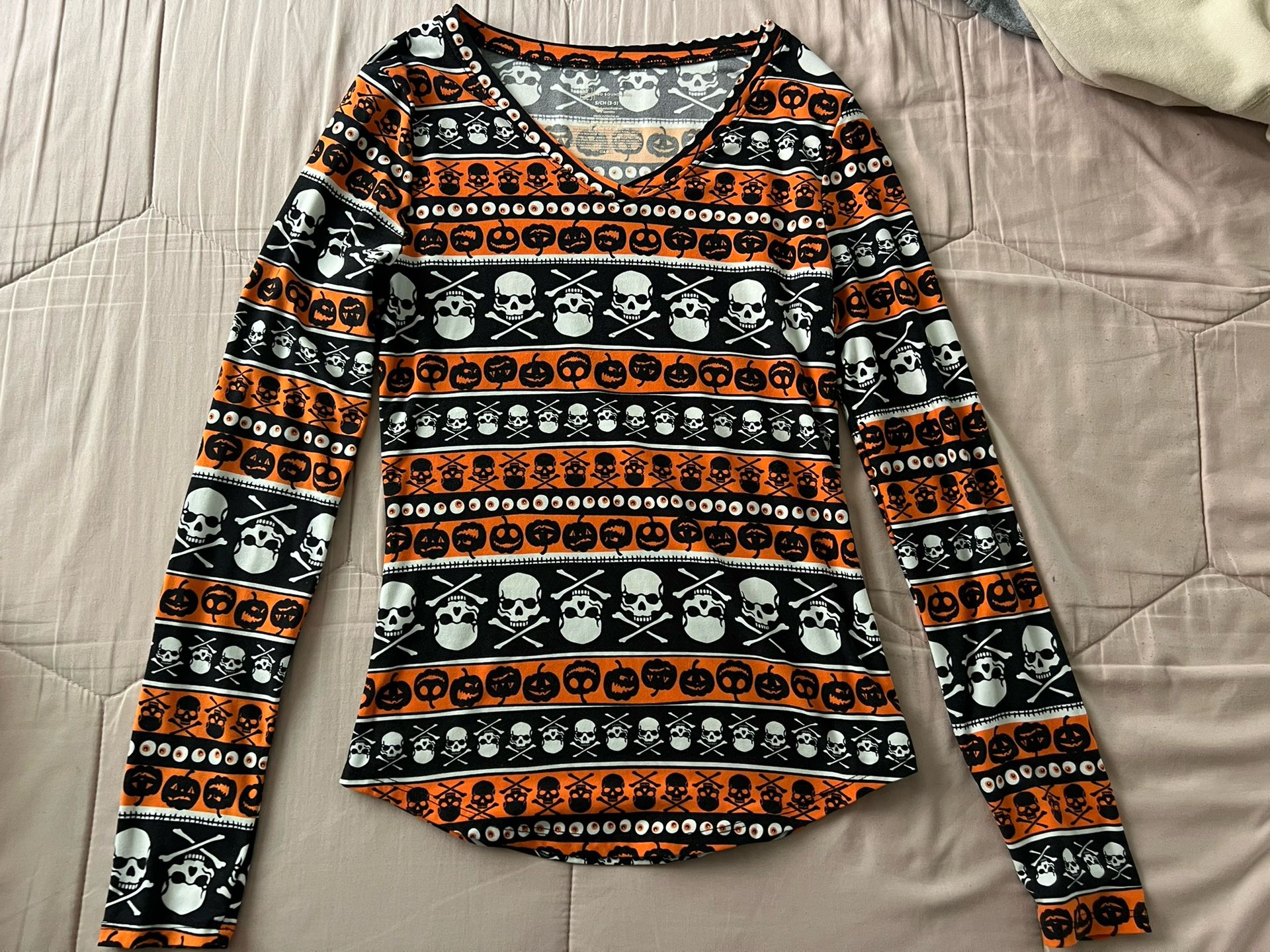 No Boundaries Women’s Orange/Black Halloween Shirt