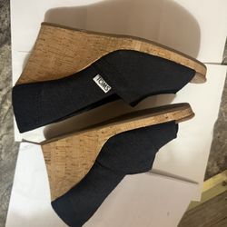 Tom's Size 5 Wedges