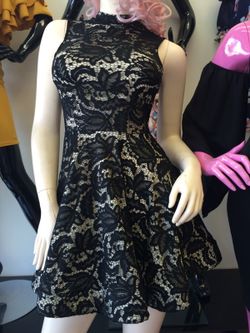 Scalop lace dress