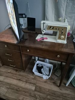 Singer sewing machine needs a little work 50.00
