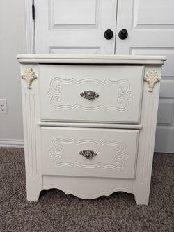 Ashley Furniture Nightstand (Model B188-92) – Like New