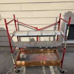 Collapsable Scaffolding With Custom Lower Shelf