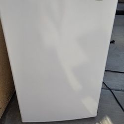 Sanyo Mini Fridge