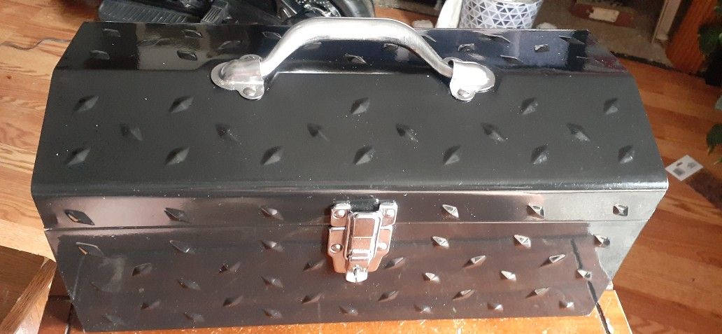 NICE BLACK TOOL BOX GOOD CLEAN CONDITION..CLICK ON PICTURE YOU WILL GET FULL PICTURE SIZE