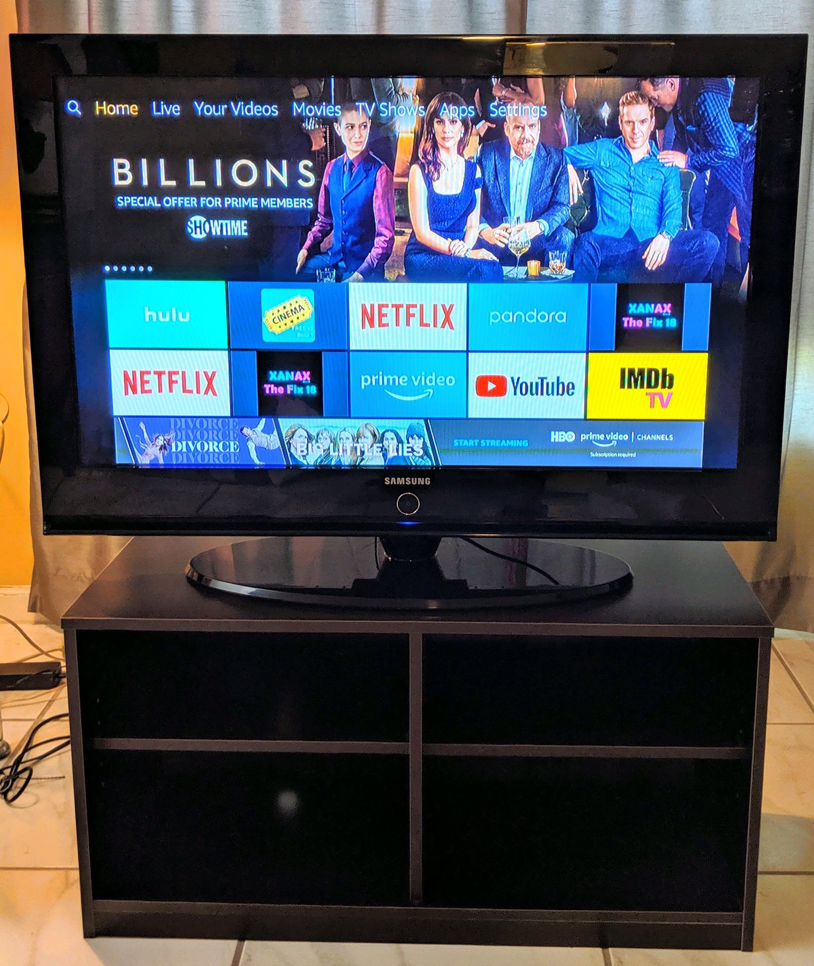 42 inch Samsung Plasma 📺 (TV base AND table included!!!)