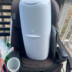 Diaper Genie Compact pail