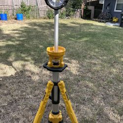 Dewalt Tripod Light