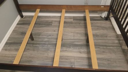 Full size complete bed with beauty classic mattress and box spring smoke free and pet free