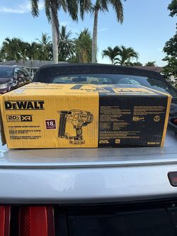 20V MAX XR Lithium-Ion Cordless 18-Gauge Narrow Crown Stapler Kit with 2.0Ah Battery, Charger and Contractor Bag