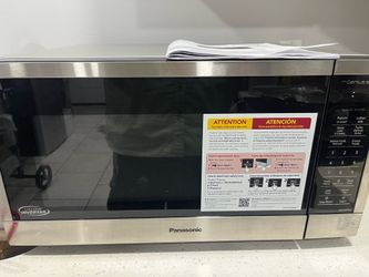 ⁠Panasonic Cyclonic Inverter Microwave 1250W - New / Super Clean