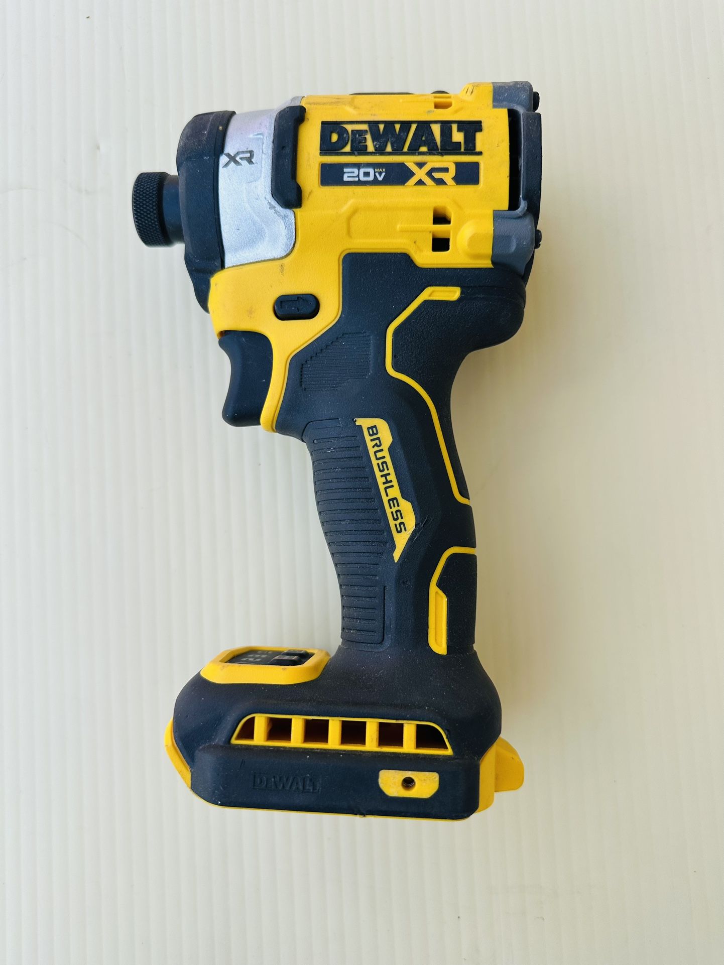DEWALT DCF860 20V XR 1/4” High Torque 3-Speed Brushless Cordless Impact Driver