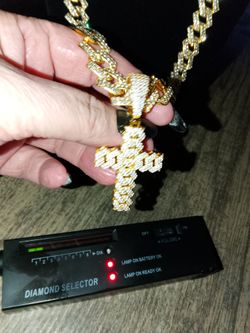 😍18K/925 20" CUBAN LINK CHAIN NECKLACE WITH A GORGEOUS 18K/925 CUBAN LINK GRA CERTIFIED MOISSANITE CROSS PENDANT!! 😍