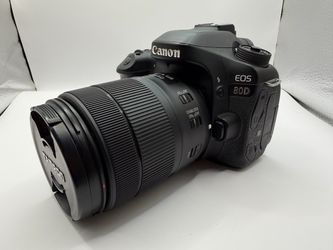 Canon EOS 80D DSLR + 18-135mm IS USM Lens + 2 Batteries & Charger and free bag!