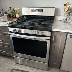 5 Years Old whirlpool Range
