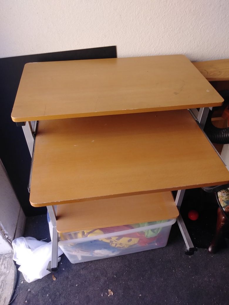 Small desk with pull out laptop shelf