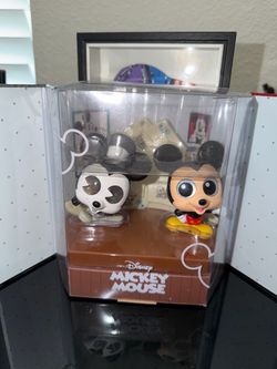 Disney Doorables NEW Grand Entrance Collectible Mickey Mouse 2 Pieces Set