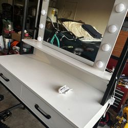Makeup vanity