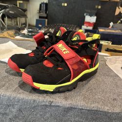 Nike Hurrachi Size 9.5