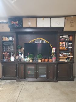Entertainment center