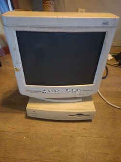 Gateway 2000 Vivitron 15 CRT Monitor