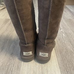 SEND OFFERS Uggs Size 6