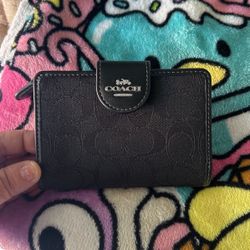 New Coach Leather Wallet For Sale.. 