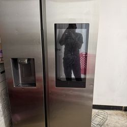 Samsung Family Hub Refrigerator 