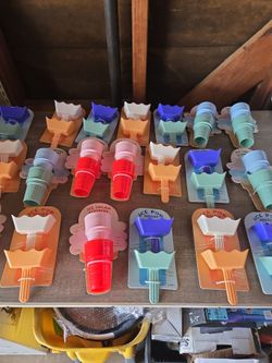 Ice pop holder