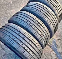 235/55/18 Michelin Tires con 80% de vida las 4