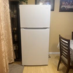 Frigidaire Refrigerator 