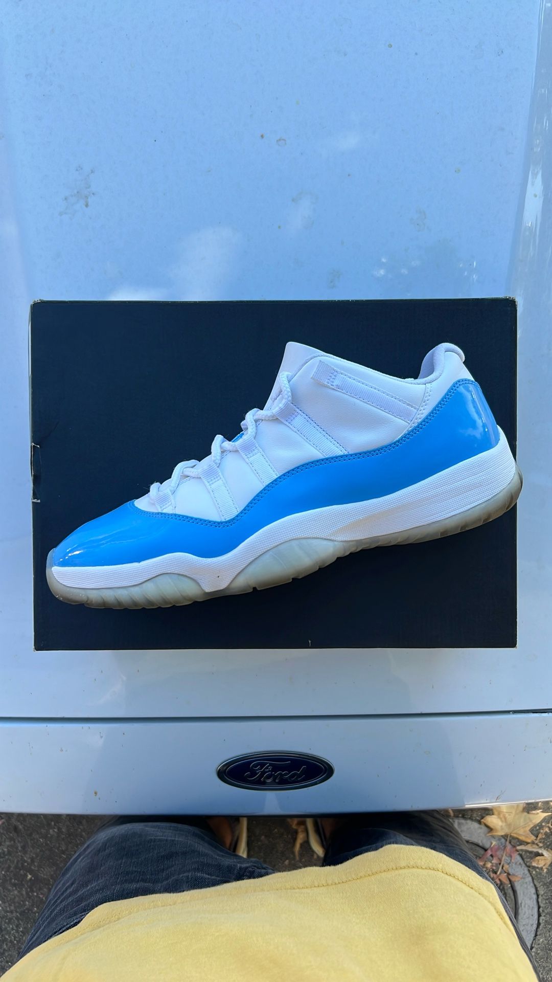 Jordan 11 Low Columbia