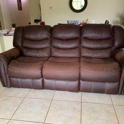 Rooms to go recliner sofa excellent condition
