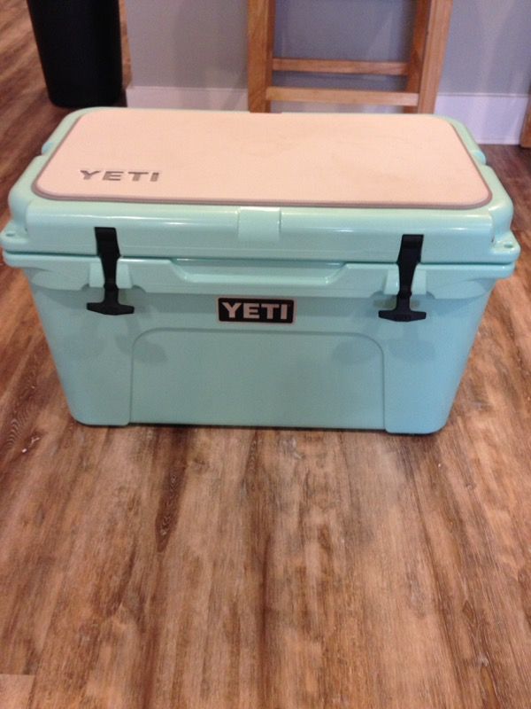 Yeti Tundra 45 limited edition sea foam w/SeaDek pad