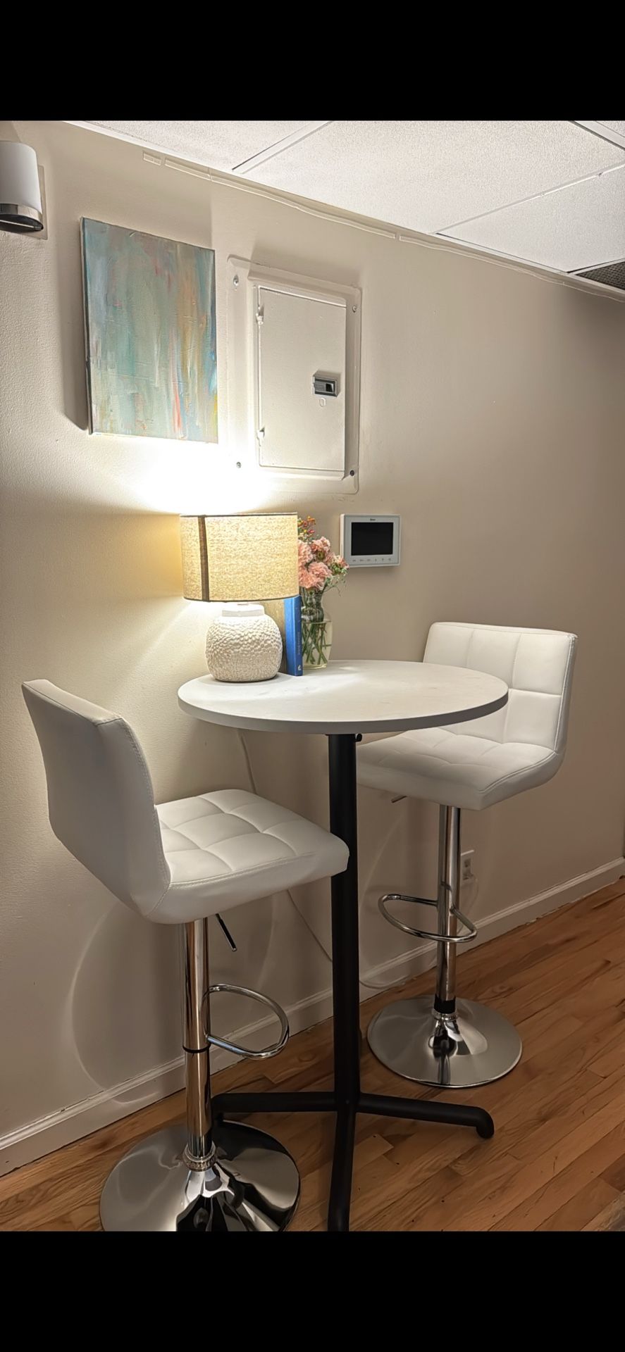 Kitchen 2 White Bar Chairs With High top table In Great Conditions
