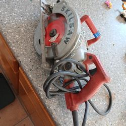 Skilsaw Worm Drive Circular Saw 7-1/4" SPT977MW