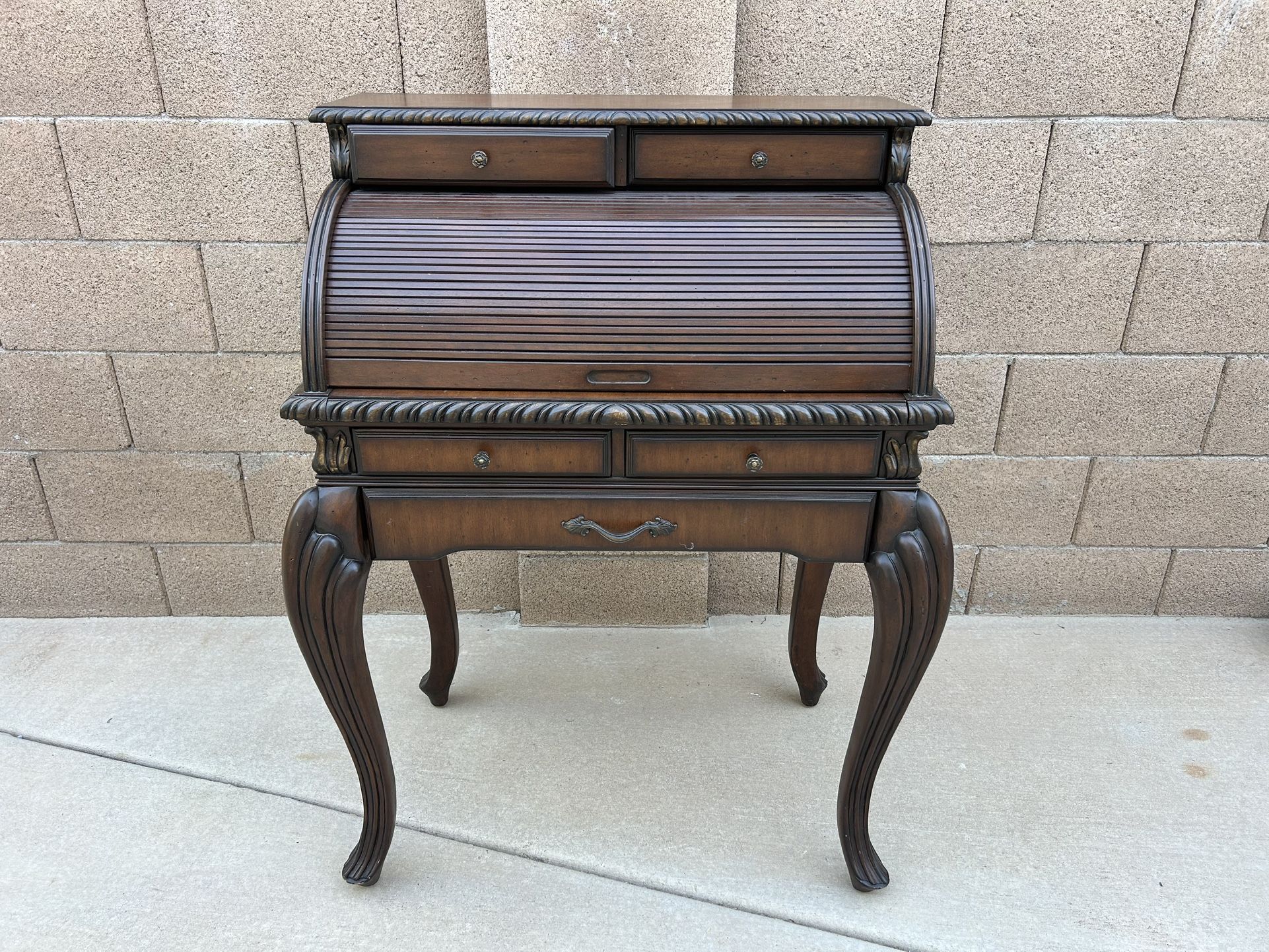 Beautiful Roll Top Desk Excellent Condition!