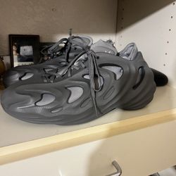 Adidas adiFOM Q shoe Size 9 (small Tear Back Lip Of The Shoe)