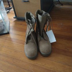 New Mens Boots Newer Worn 25