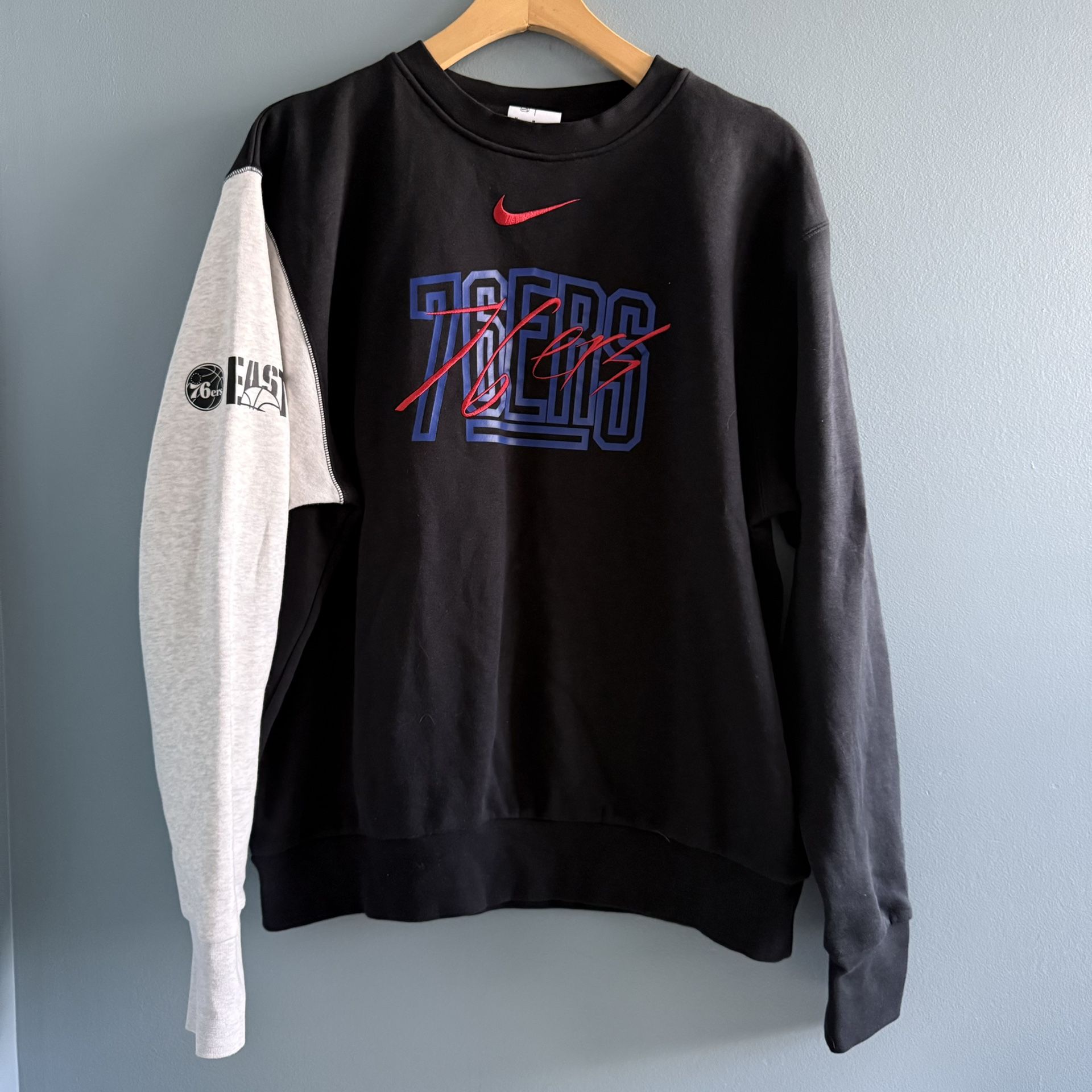 Nike Philadelphia 76ers Courtside Versus Force & Flight Pullover Sweatshirt