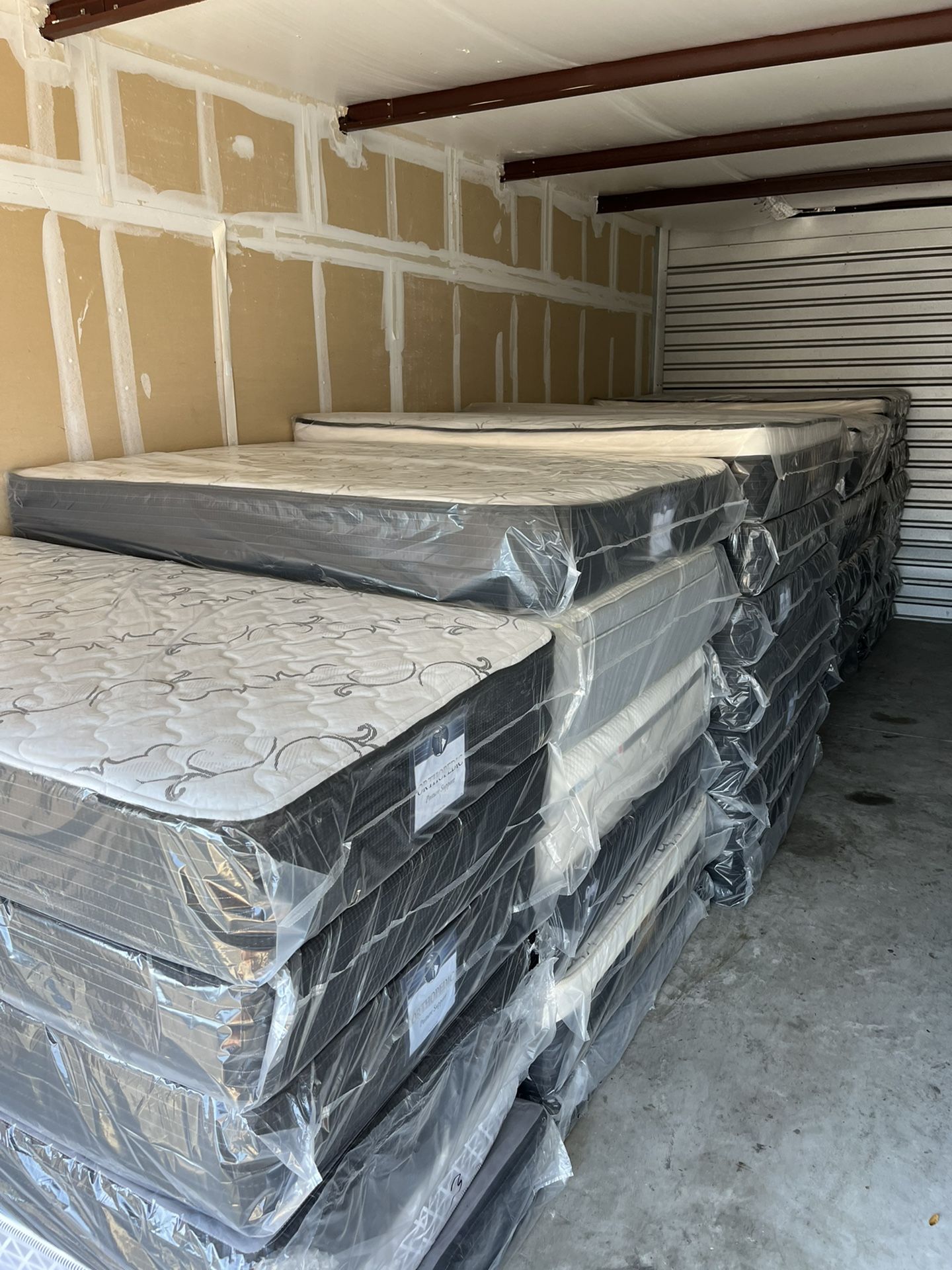 🛏🛏TWINFULLQUEEN AND KING MATTRESS STARTING AT $150 A SET BEST PRICE IN TOWN BEST PRICE ON BRAND NEW PLUSH TOP MATTRESS ORTHOPEDIC 🛏🛏