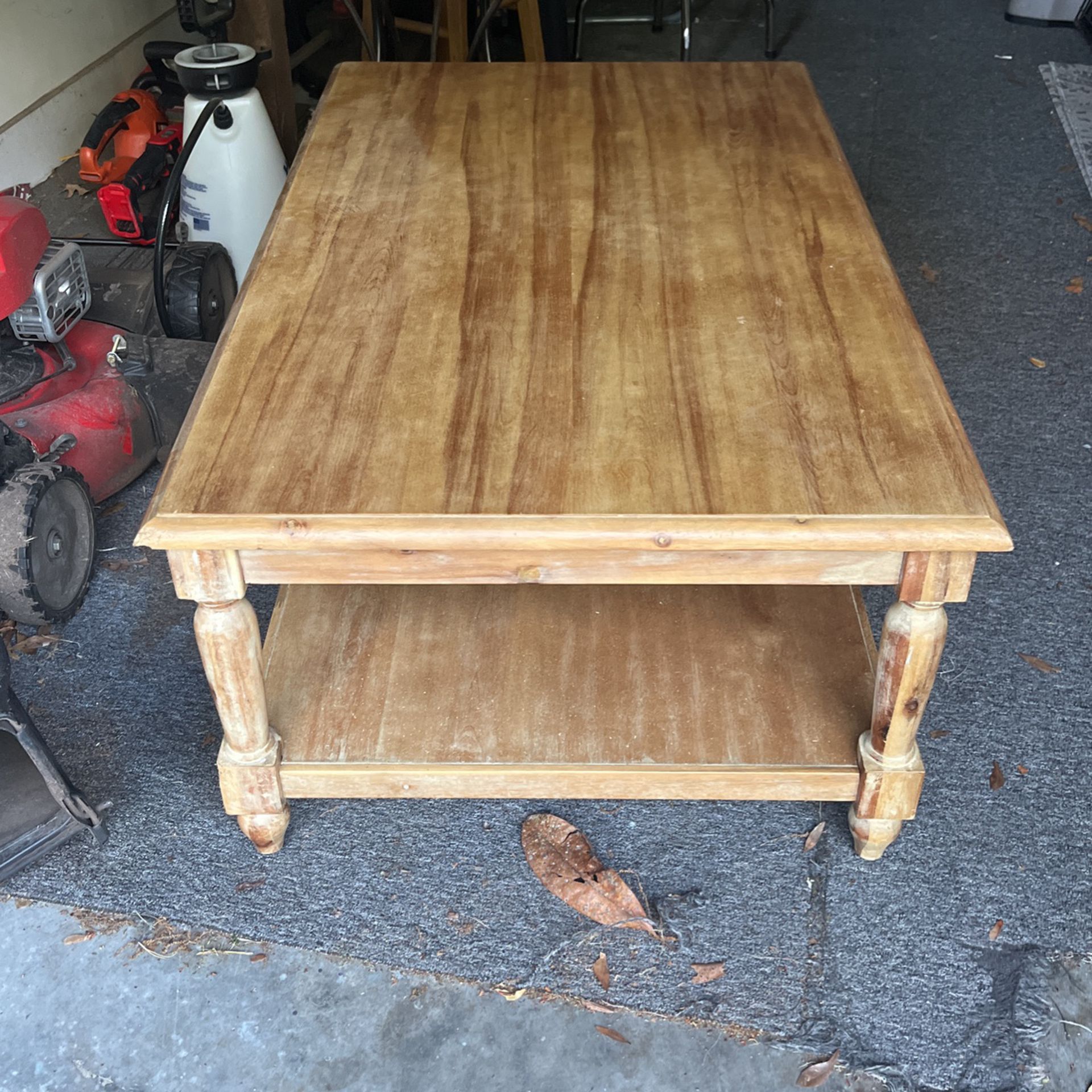 Coffee Table In Good Condition 48x29