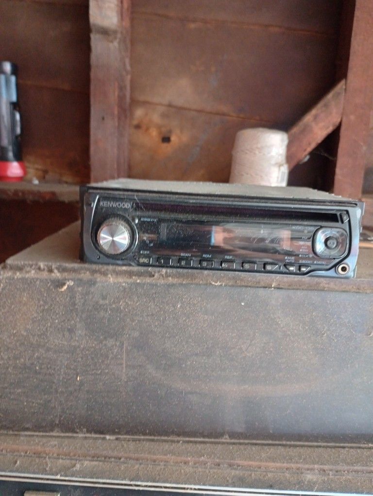 Kenwood Car Stereo With CD 25 Bucks