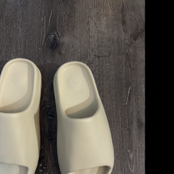 Yeezy slide SIZE 11