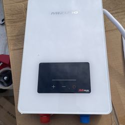 EQUIK Classic 6.5kW 1.32 GPM 240-Volt Touch Screen Residential Electric Tankless Water Heater.