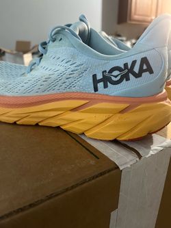 Hoka clifton 8  size 7 men 8.5 women